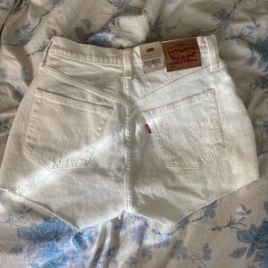 Levi shorts with tags WHITE